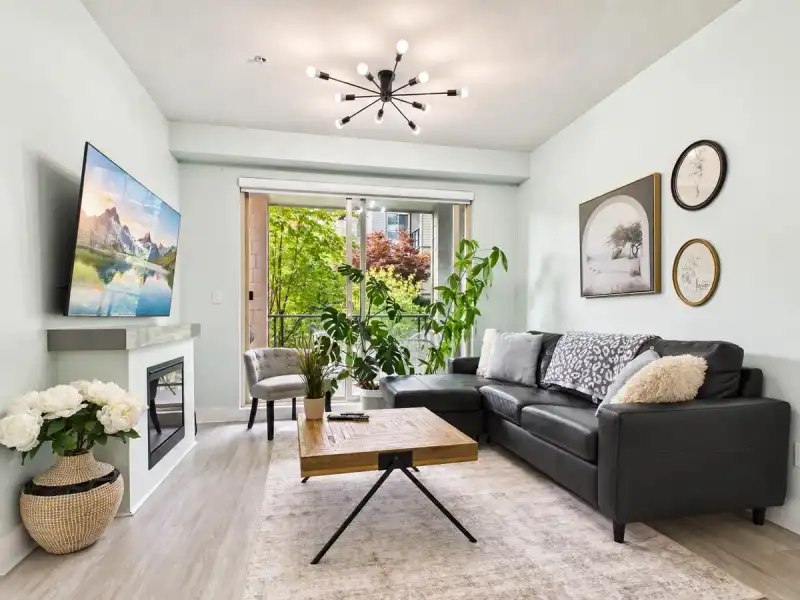 204 7428 BYRNEPARK - photo 1 of 32