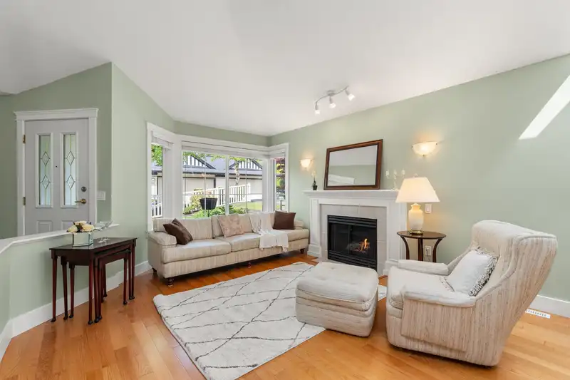 50 17917 68 AVENUE - photo 4 of 38