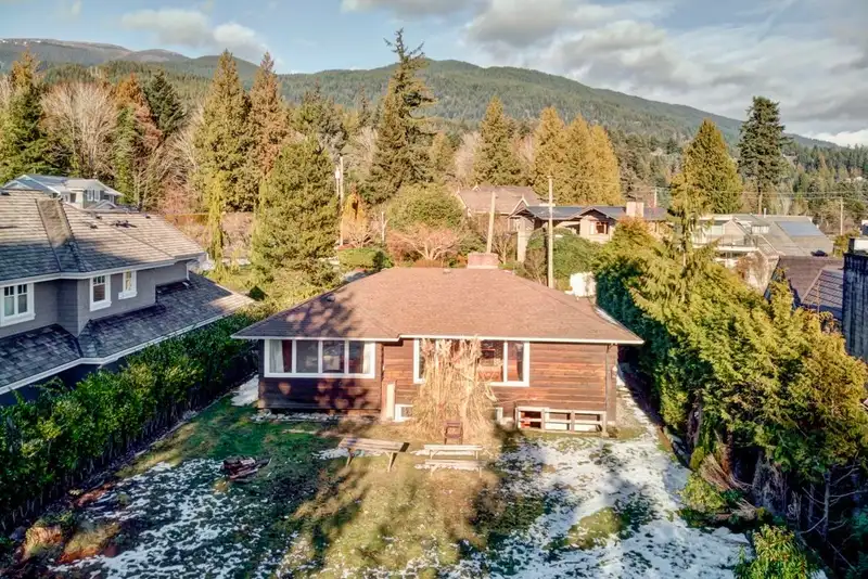 4386 ERWIN DRIVE - photo 4 of 32