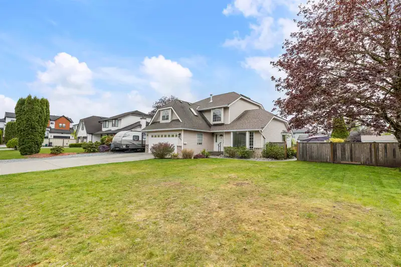3343 197A STREET - photo 2 of 36