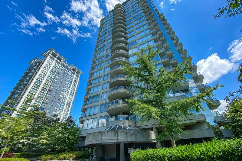702 13383 108 AVENUE - photo 1 of 33