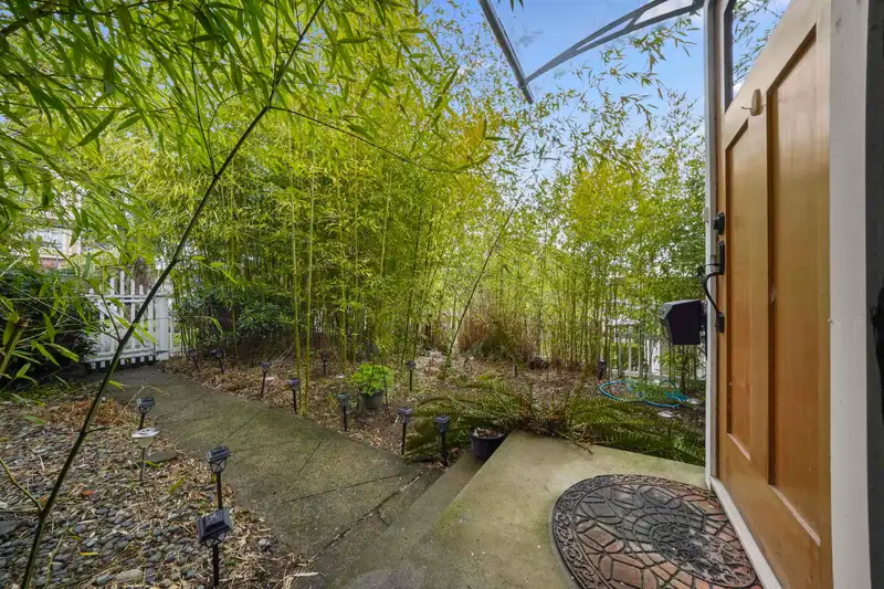 2850 E 6TH AVENUE - photo 2 of 26