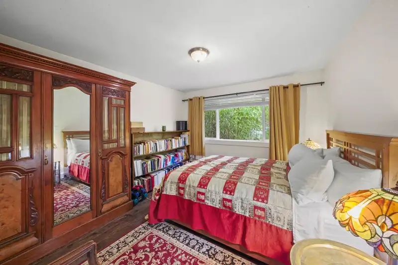 2850 E 6TH AVENUE - photo 3 of 26