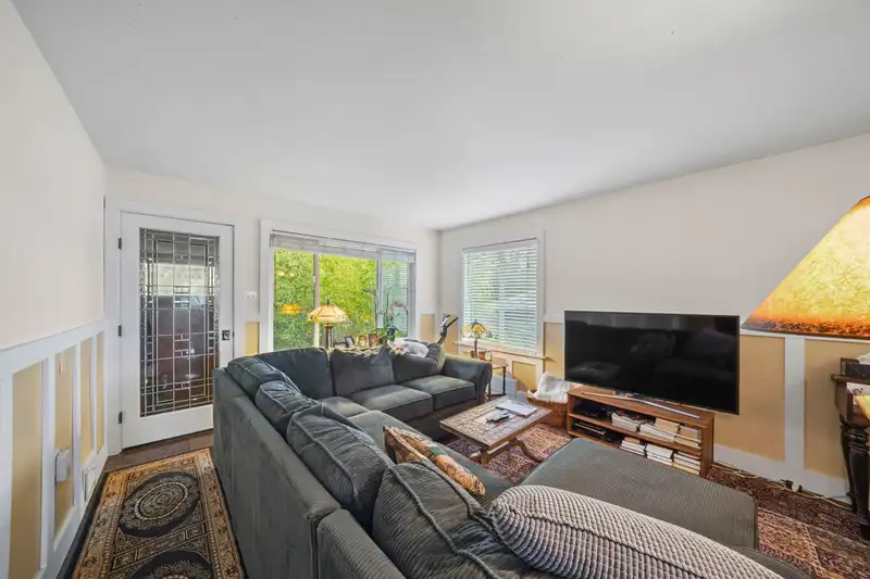 2850 E 6TH AVENUE - photo 4 of 26