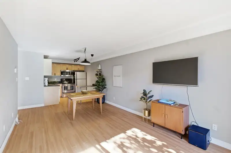 108 251 W 4TH STREET - photo 2 of 18