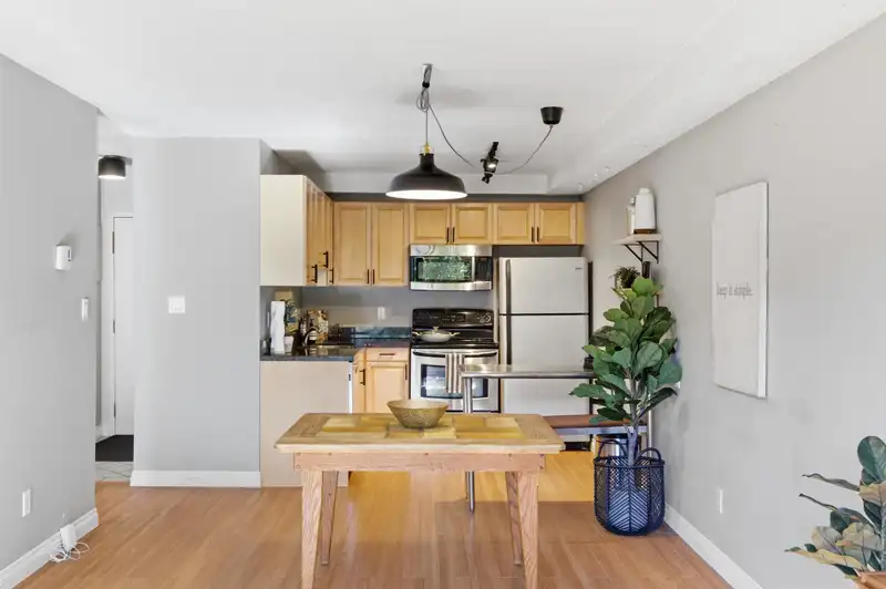 108 251 W 4TH STREET - photo 3 of 18