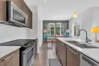 312 617 SMITH AVENUE - thumbnail 7