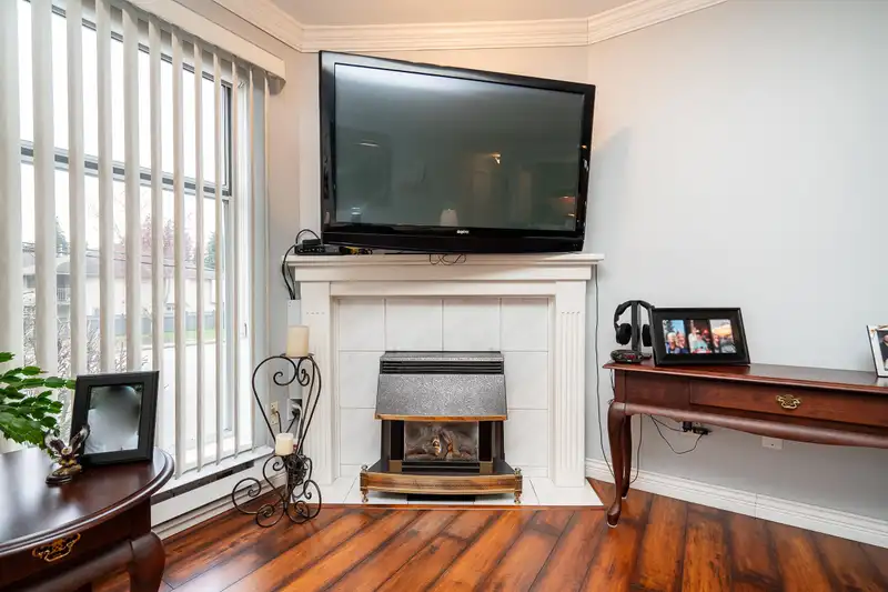 105 2410 EMERSON STREET - photo 4 of 34