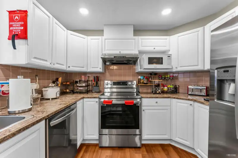 230 20391 96 AVENUE - photo 4 of 15