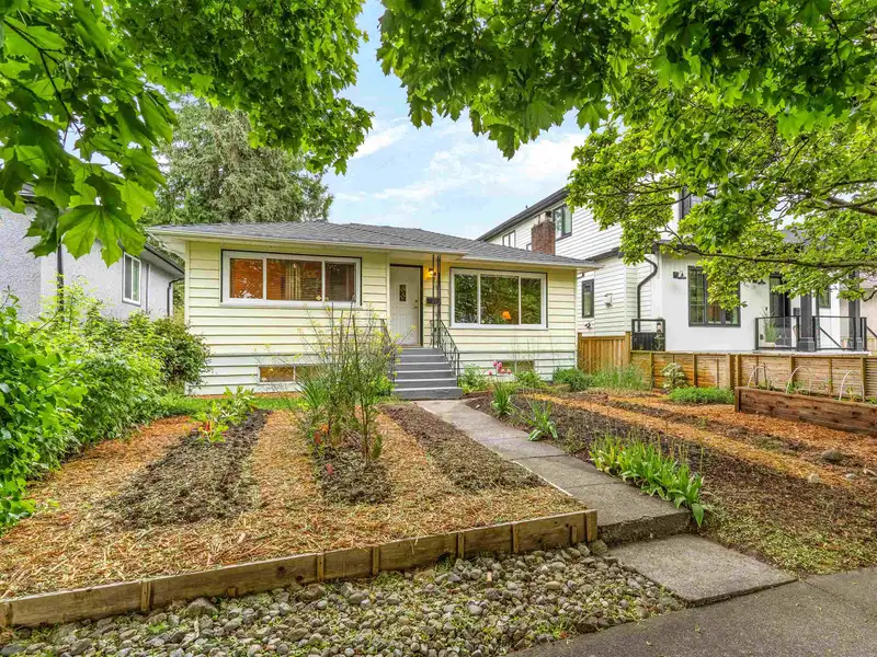 2578 E 15TH AVENUE - photo 2 of 37