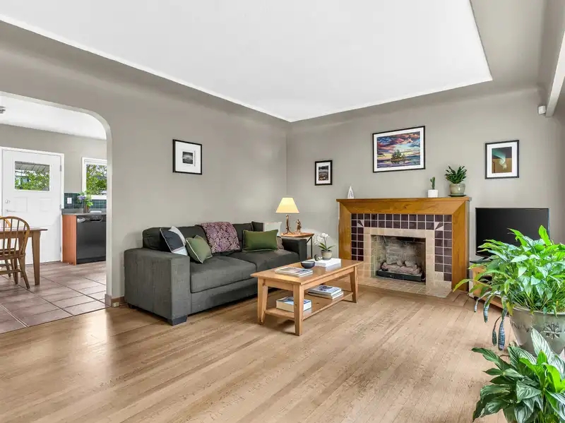 2578 E 15TH AVENUE - photo 4 of 37