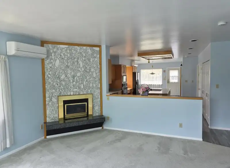 4298 MCGILL STREET - photo 4 of 39