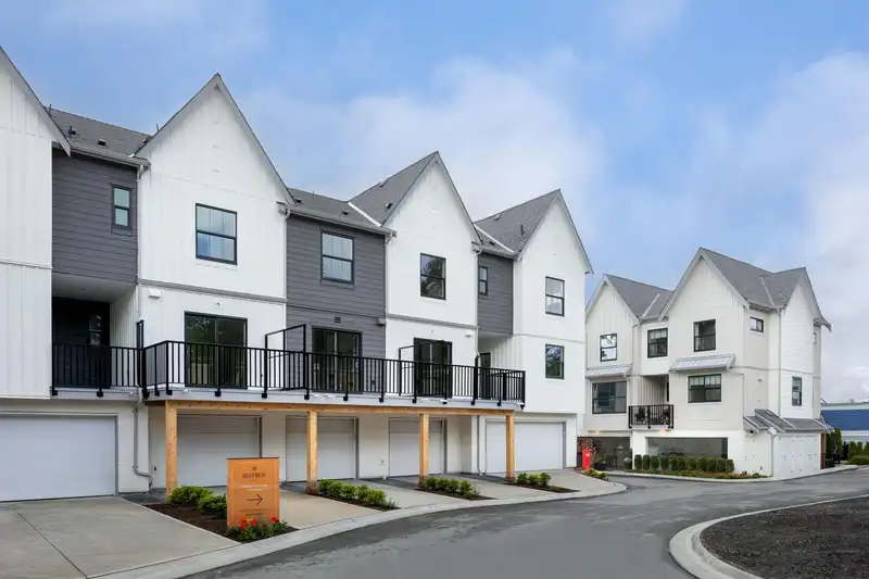 12 20329 80 AVENUE - photo 1 of 9