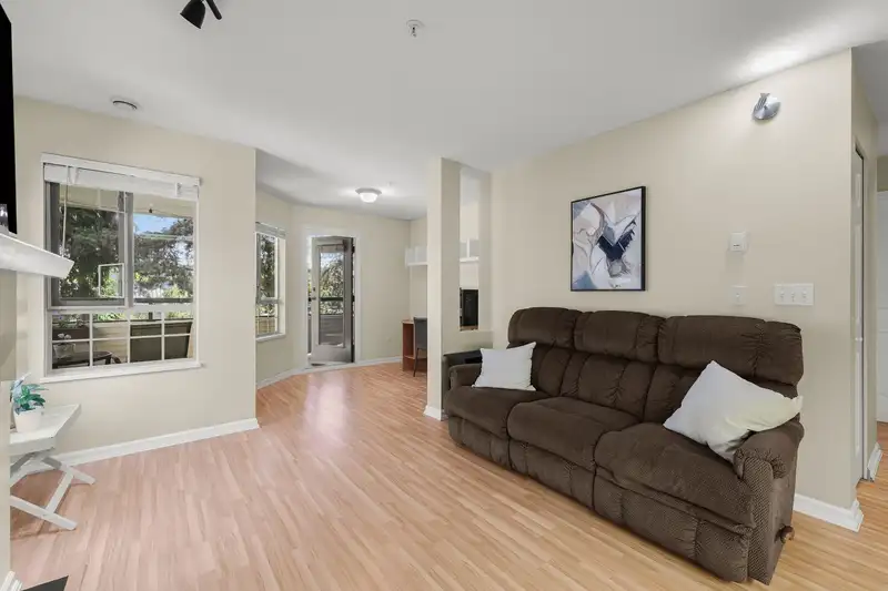 210 22025 48 AVENUE - photo 2 of 35
