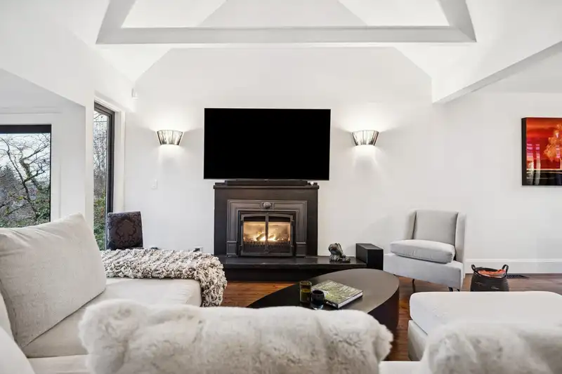 3814 W 11TH AVENUE - photo 2 of 27
