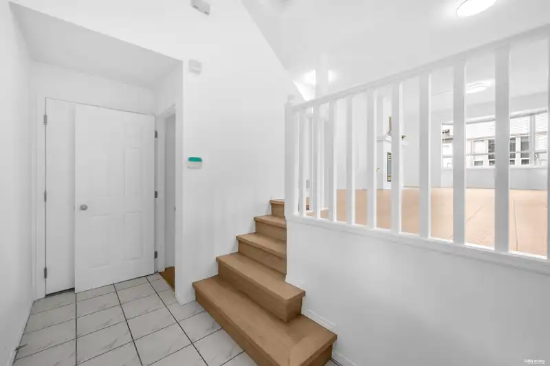 36 16318 82 AVENUE - photo 3 of 32