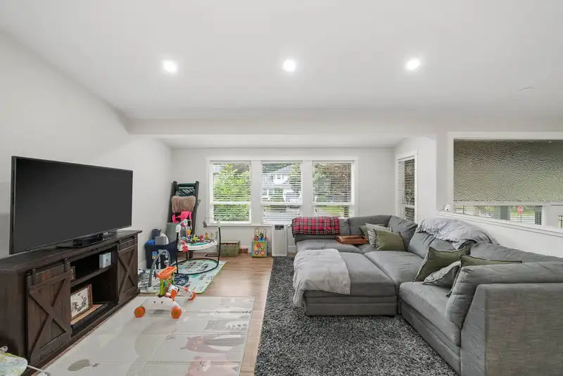 8057 WAXBERRY CRESCENT - photo 3 of 38