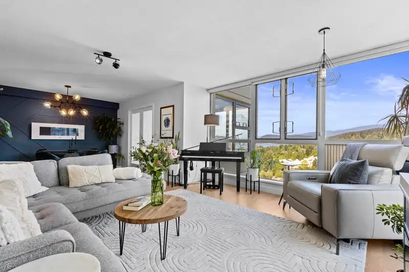 1706 295 GUILDFORD WAY - photo 1 of 40