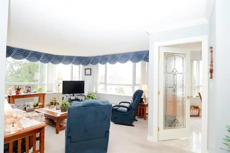 301 3190 GLADWIN ROAD - photo 2 of 15