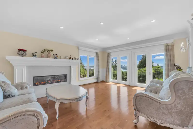 880 YOUNETTE DRIVE - photo 4 of 37