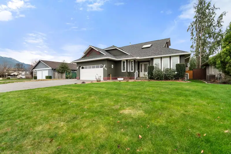 6792 HENRY STREET - photo 2 of 29