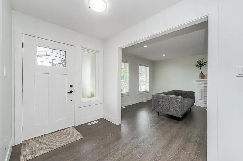 18875 57 AVENUE - photo 4 of 29