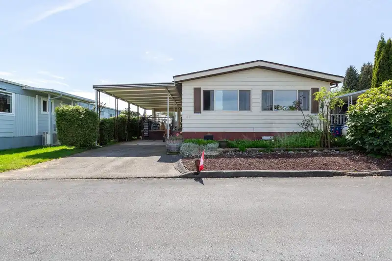 60 8254 134 STREET - photo 2 of 34