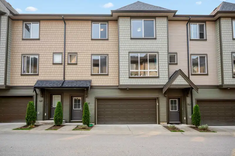 135 8138 204 STREET - photo 3 of 40