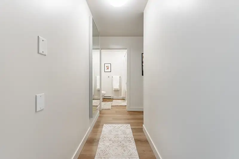 401 370 CARRALL STREET - photo 4 of 23