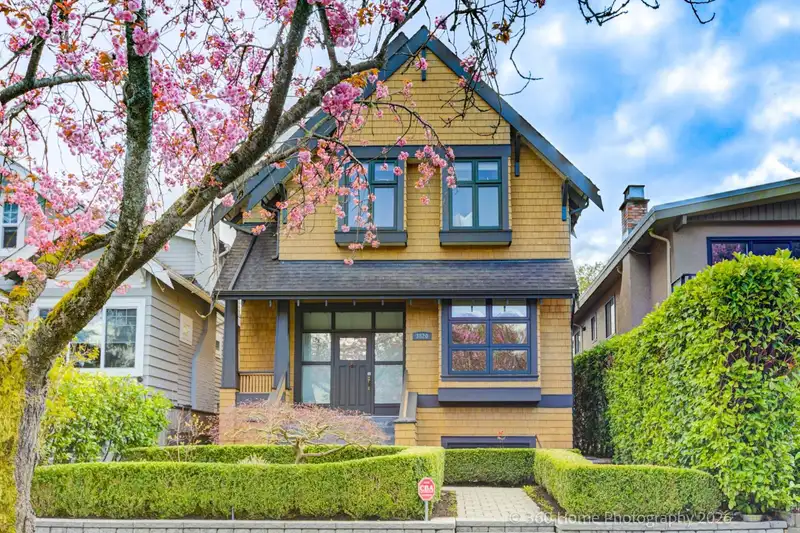 3820 W 21ST AVENUE - photo 1 of 35