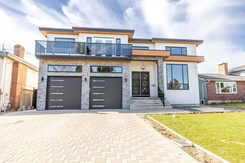 3265 SATURNA CRESCENT - photo 3 of 38