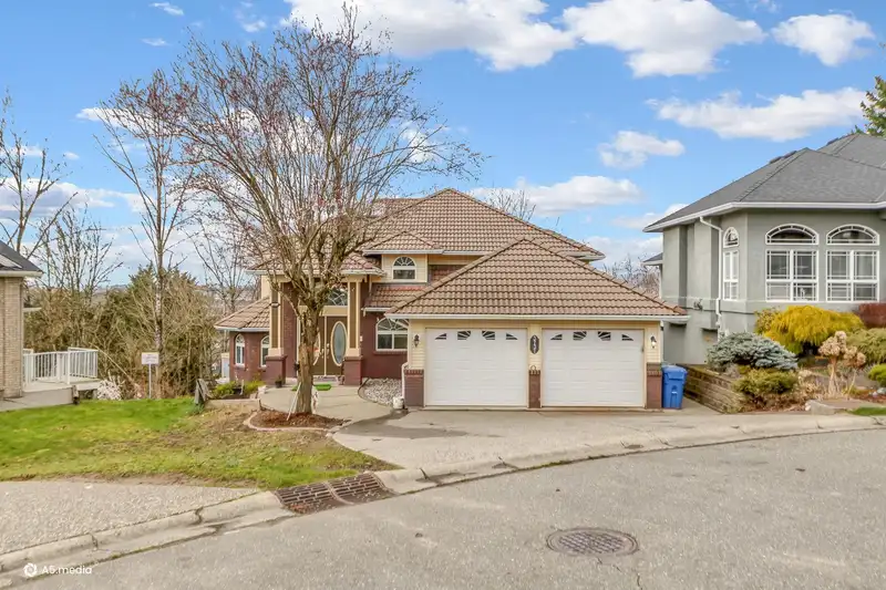 3737 LETHBRIDGE DRIVE - photo 1 of 40