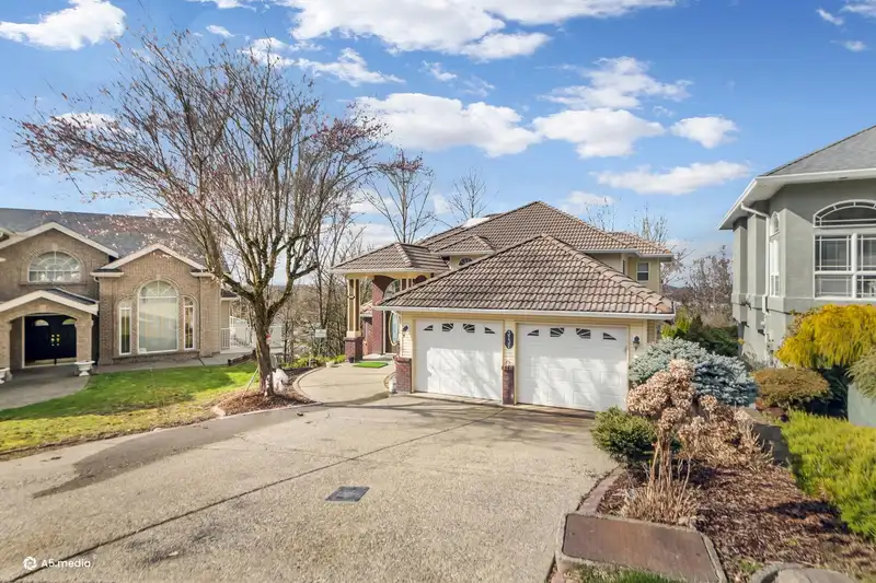 3737 LETHBRIDGE DRIVE - photo 2 of 40