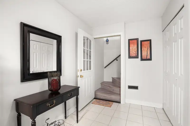 2821 COMMONWEALTH STREET - photo 4 of 40