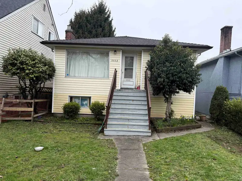3025 E 45TH AVENUE - photo 1 of 4