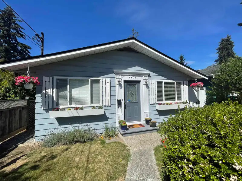 2257 HAWTHORNE AVENUE - photo 1 of 3
