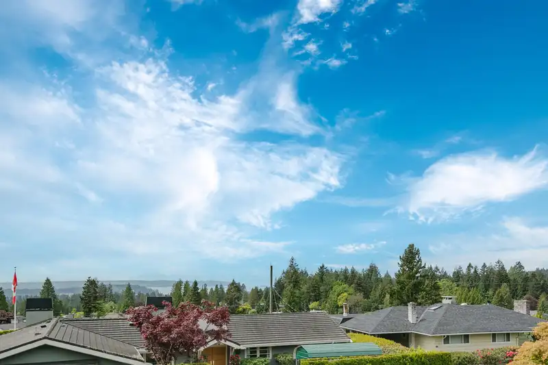 4106 CANTERBURY CRESCENT - photo 2 of 40