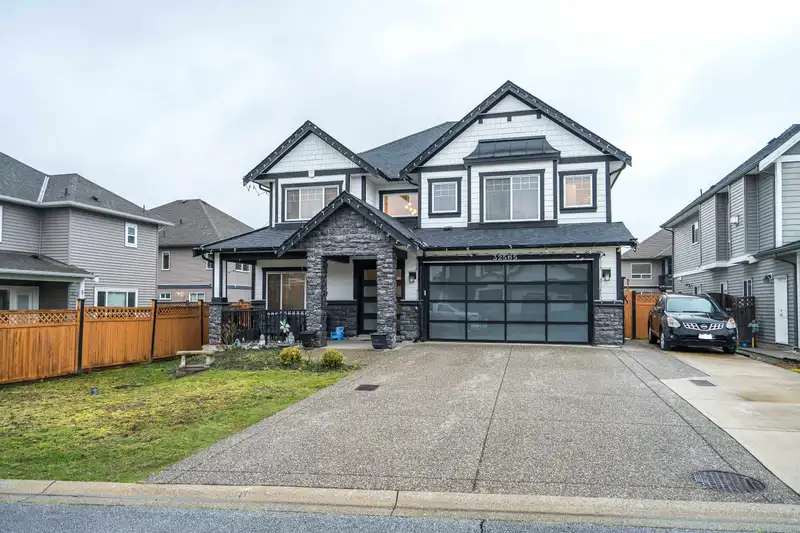 32565 SALSBURY AVENUE - photo 1 of 33