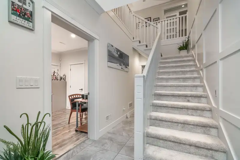 32565 SALSBURY AVENUE - photo 4 of 33