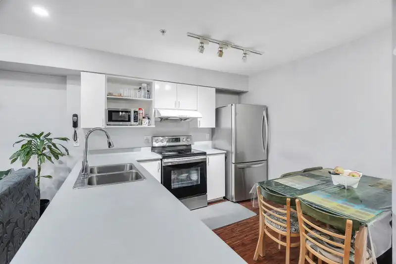 302 12130 80 AVENUE - photo 1 of 15