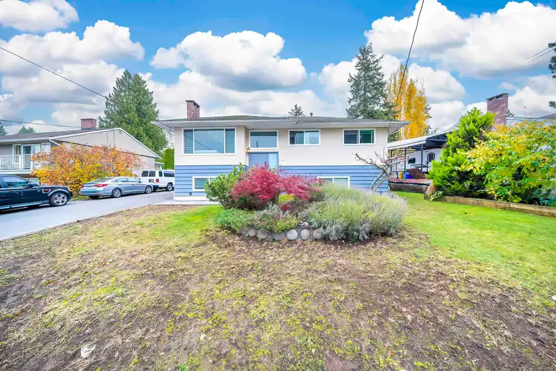 9476 DAWSON CRESCENT - photo 2 of 39