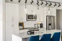 A312 8233 208B STREET - thumbnail 4