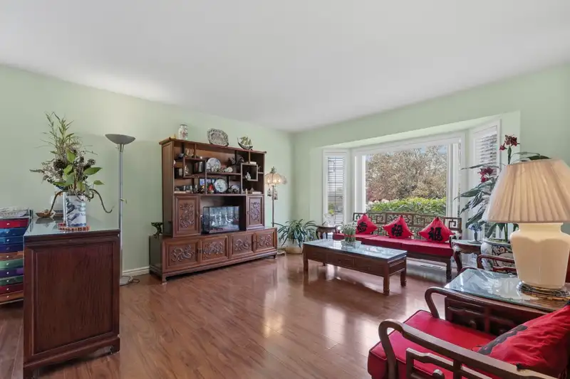 35016 CASSIAR AVENUE - photo 4 of 36
