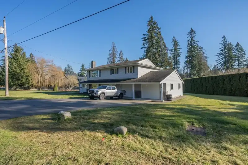 7986 227 CRESCENT - photo 2 of 40