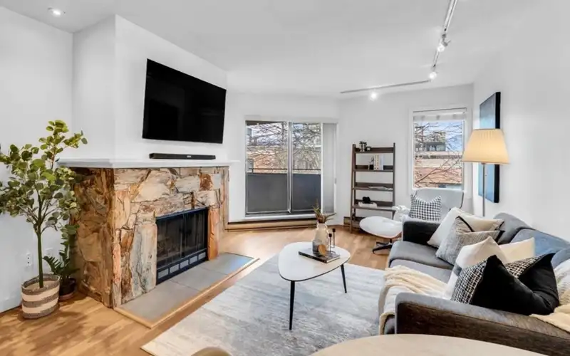 407 1476 W 10TH AVENUE - photo 1 of 19