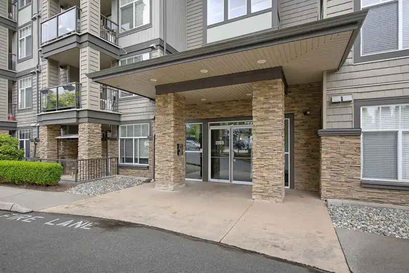 403 2068 SANDALWOOD CRESCENT - photo 3 of 38