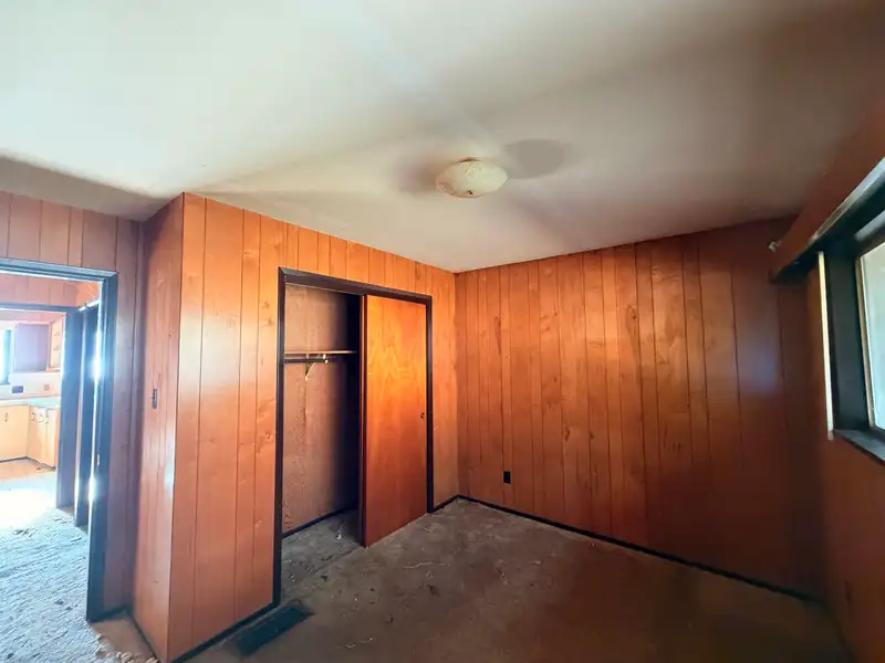8131 REDROOFFS ROAD - photo 4 of 18