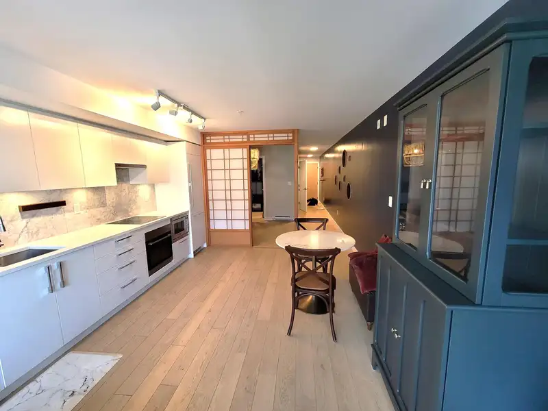 211 2508 FRASER STREET - photo 4 of 13