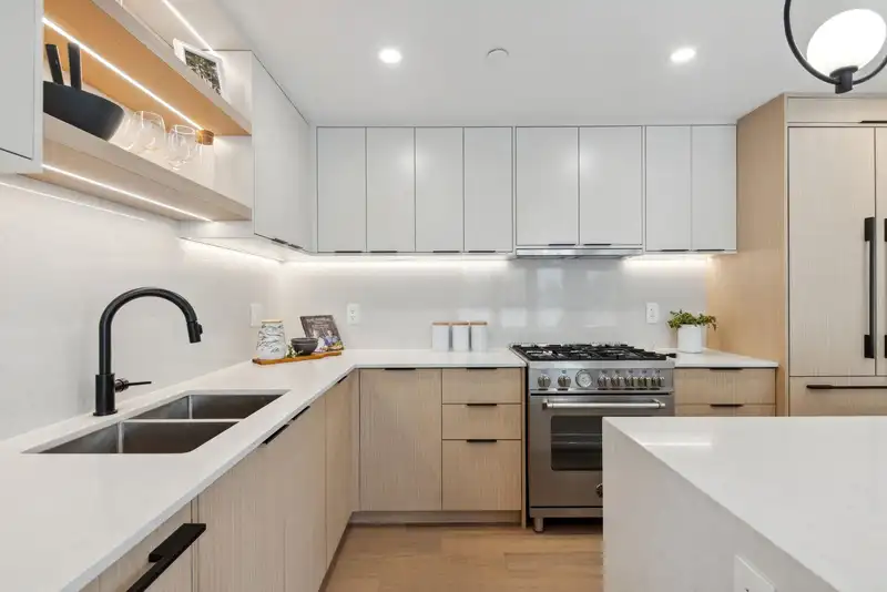 3383 VICTORIA DRIVE - photo 4 of 40