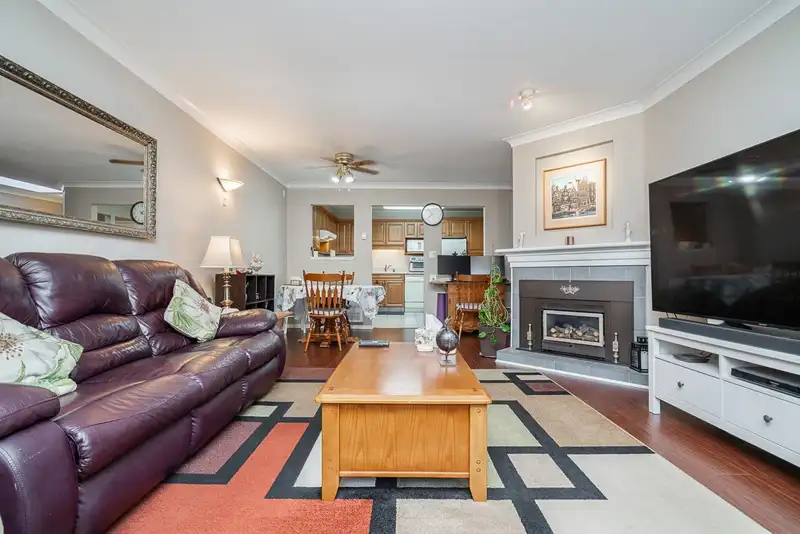 303 15338 18 AVENUE - photo 3 of 28